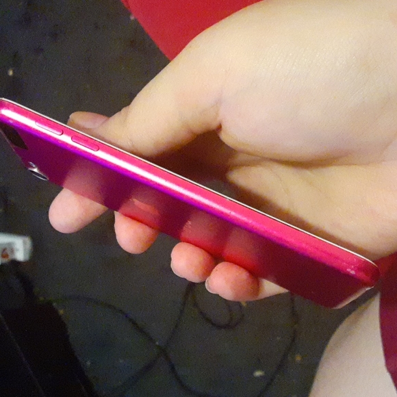 Pink Ipod - Picture 3 of 8